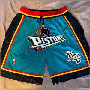Men’s XL Detroit Pistons Retro Throwback NBA Athletic Basketball Shorts
